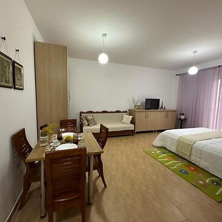 Studio Of Shpresa Vlore Luaran gambar