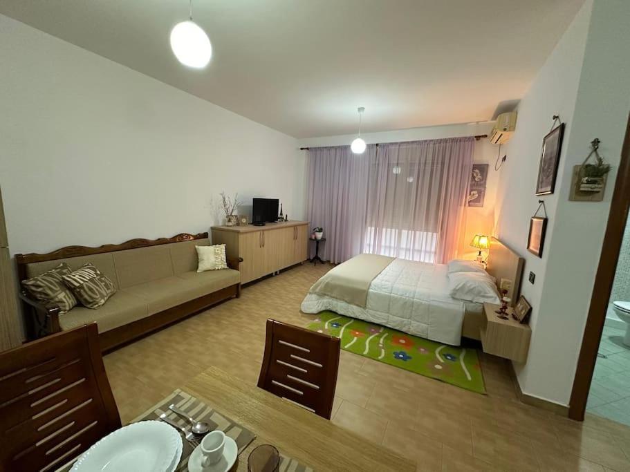 Studio Of Shpresa Vlore Luaran gambar